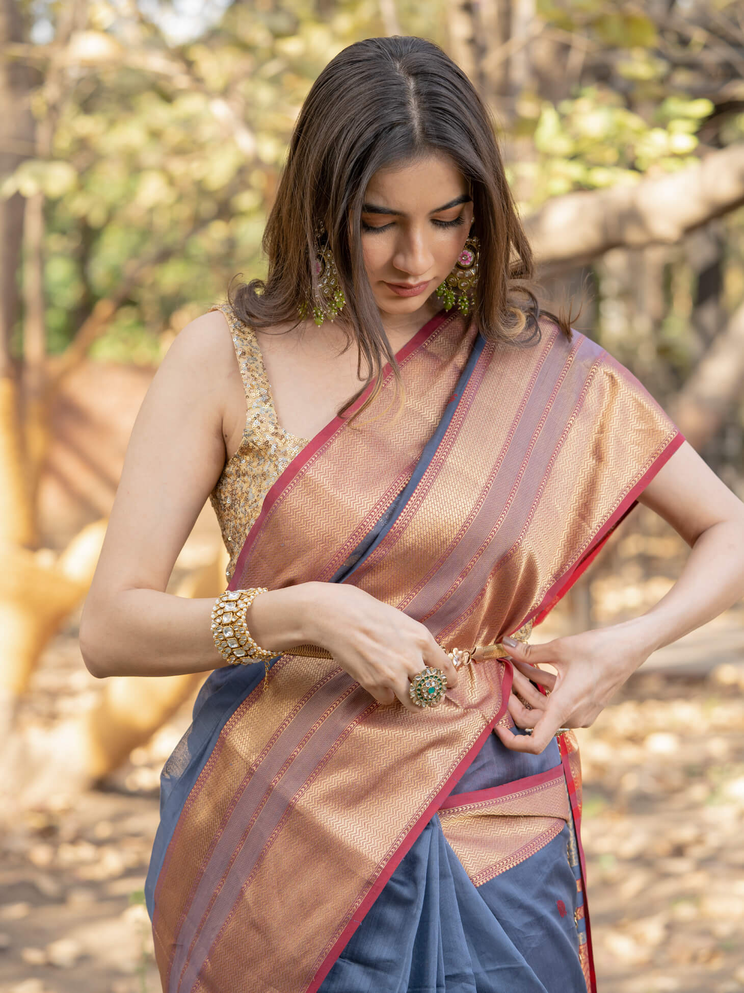 Traditional Maheshwari Zari Checkered Weaving Sarees With Zari Border –  WEAVERS BOUTIQUE